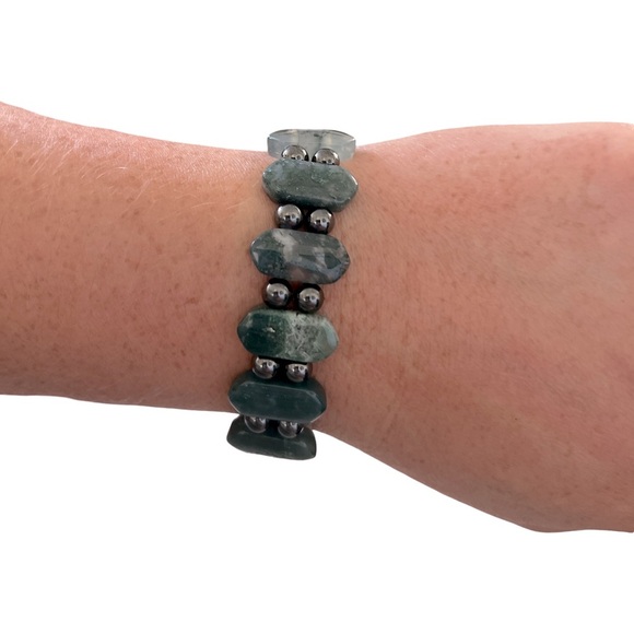 Green & White Stone Beaded Stretch Bracelet - Picture 2 of 8